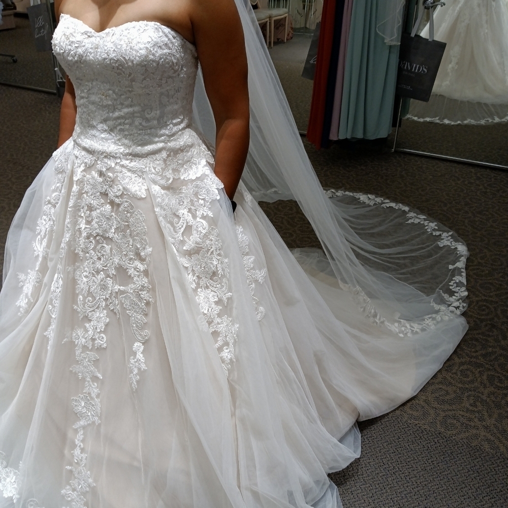 NWT David's Bridal White Lace Gown